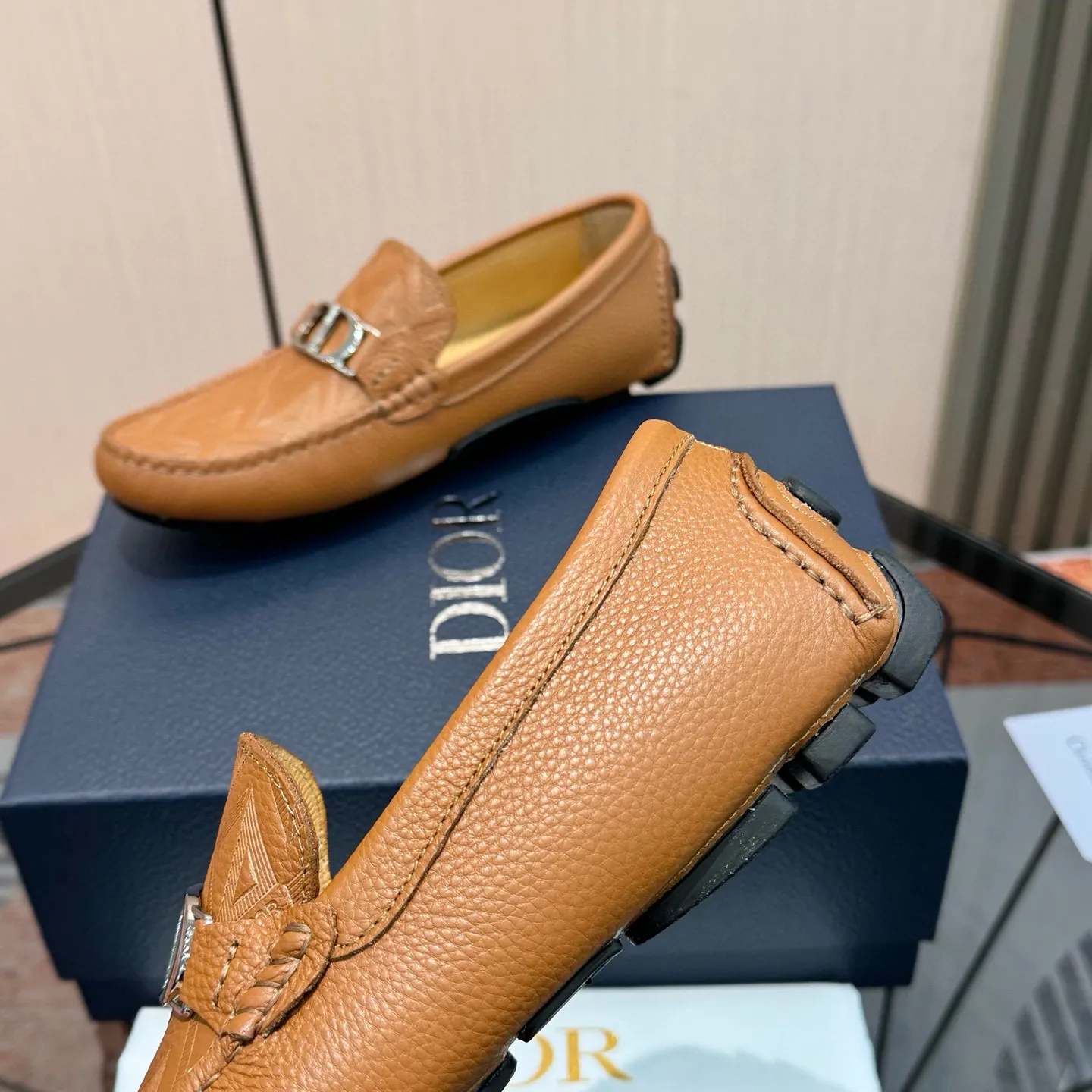 Men's shoes: 580💰 (Niu Li) (Dior Doudou shoes) Exclusive new model Official website new model The upper is made of high-quality imported calf, the color is delicate, and the flowing luxurious texture is tailor-made for exquisite men, creating a noble aura. Delicate and smooth lines. Cowhide lining. Size: 38-44, 45 customized. Outdoor driving shoes for experienced drivers🚗